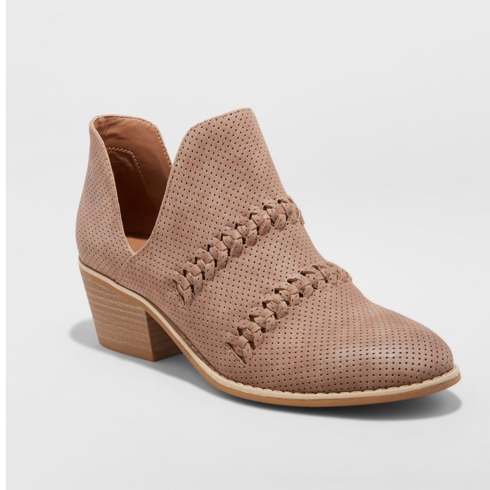 Universal Thread Autumn Braided Cut Out Boots